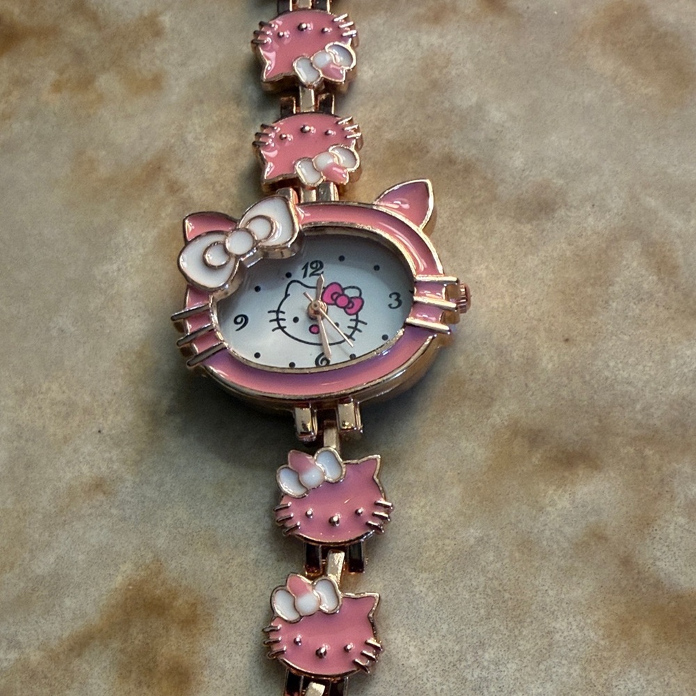 Hello Kitty Pink Watch for Women New - Picture 3 of 3